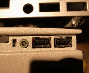 USBコネクタ周りの隙間
